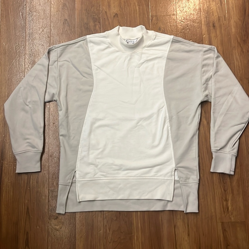 Athleta Size Medium White and Cream Athletic Crewneck